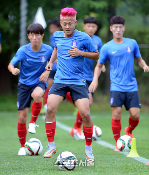 [SS포토]\'핑크 프린스\' 이승우, \'강렬한 눈빛을 내뿜으며~\'