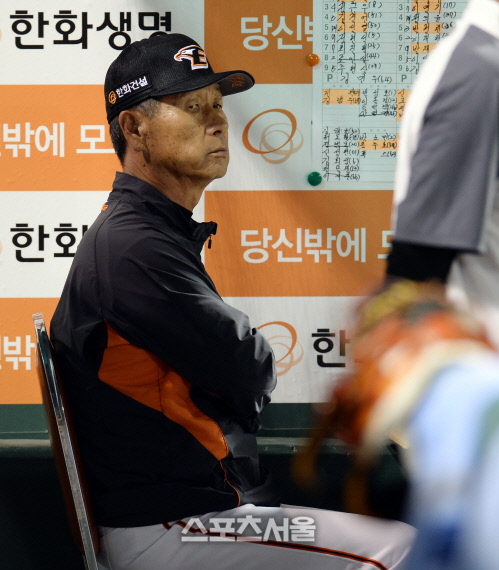 4연패 한화 김성근 감독, 순위마저 8위로