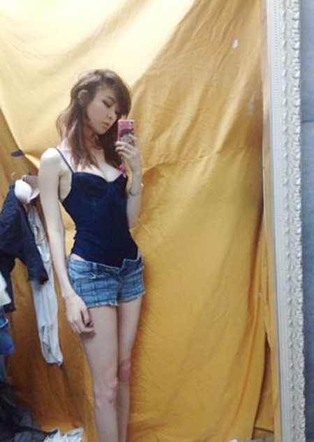 이다희, 화보 촬영 중 탈의실에서 속옷 입은 채 셀카 '하얀 속살이 그대로…'