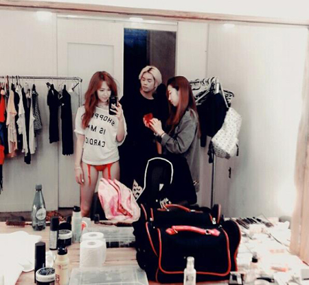 유소영, 섹시 화보 촬영 중 탈의실에서 속옷 입은 채? '치명적 섹시'