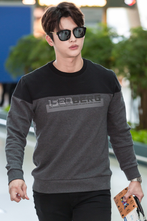 [이젠벅] 서인국, 공항패션에서 남성미 물씬