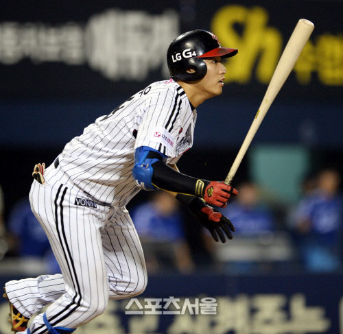 [SS포토]LG 서상우, 땅볼이지만 전력 질주 해야지