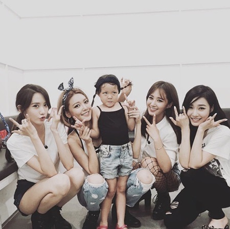 윤아, 추사랑 옆에서 멤버들과 애교 폭발? '귀요미 소녀시대'