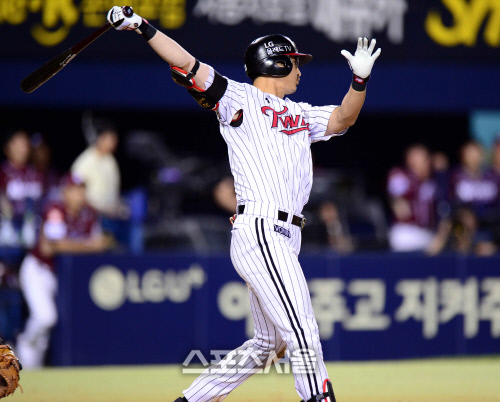[SS포토]결승타 터트린 LG 박용택, \'걸렸어~\'