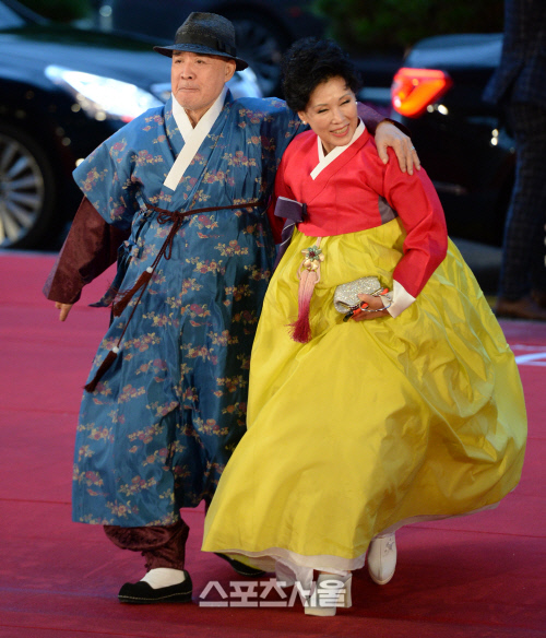 [SS포토] 부산국제영화제 김희라-김수연 부부, 우리가 빠질 수 있나?