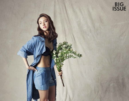 한그루, 블랙 속옷에 셔츠 한 장만 걸친 채…감춰둔 '섹시미 방출'