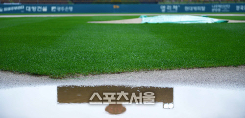 [SS포토]비위에 동동 떠 있는 광주-기아 챔피언스 필드