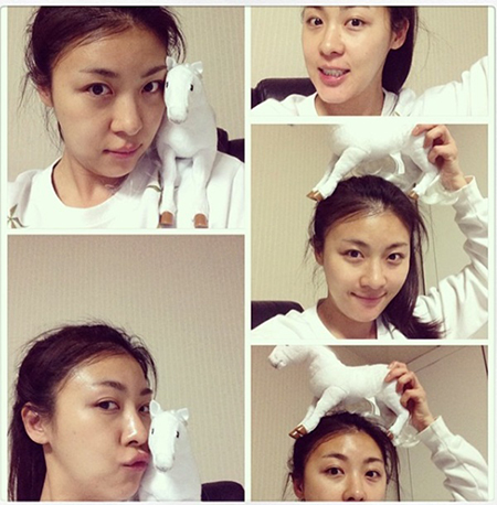 부산국제영화제 하지원, 낸시랭 따라잡기? '어깨 위에 인형 얹고 깜찍 표정'