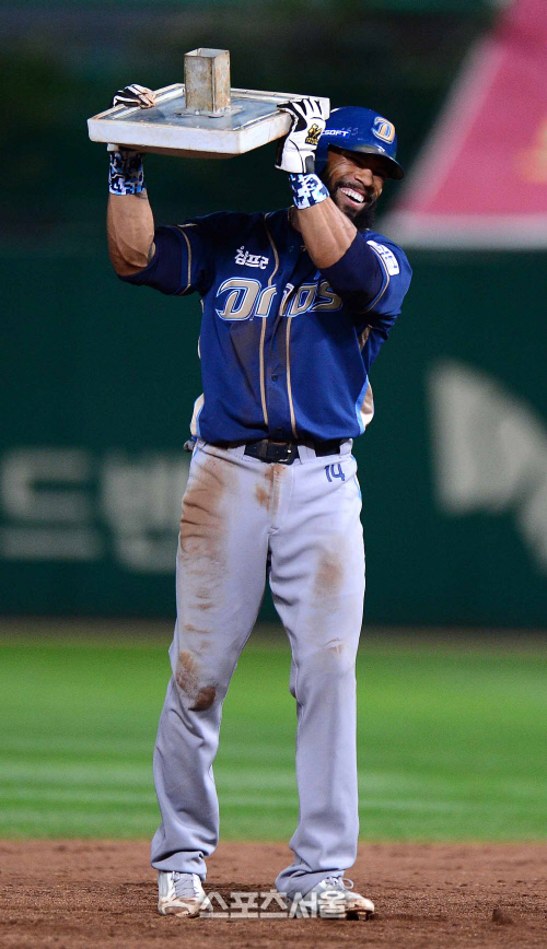 [SS포토]40-40 기록을 달성한 테임즈, 세상을 든 기분이야~