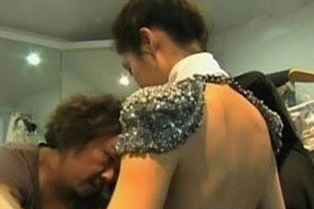 성유리, 파격 드레스로 노출된 등 라인 보니…'속옷 안 입었나?'