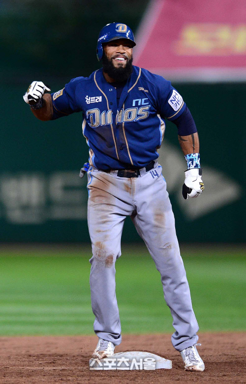 [SS포토]40-40 달성한 테임즈, \'내가 드디어 해냈어~\'