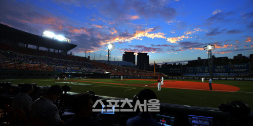 [SS포토]노을진 목동구장, 장마비도 비껴가!