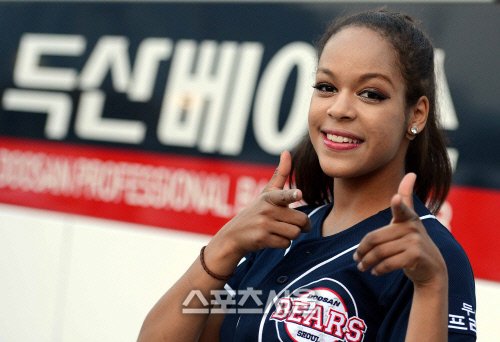 두산 치어리더 파울라