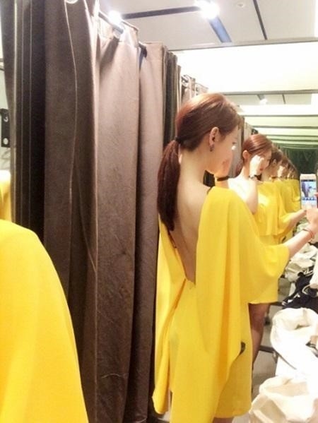 '님과함께 시즌2' 송민서, 속옷도 입지 않은 채 '매끈한 뒤태' 공개