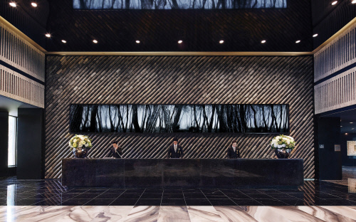 켄싱턴 제주 호텔_  배병우 작가 소나무 미디어 아트