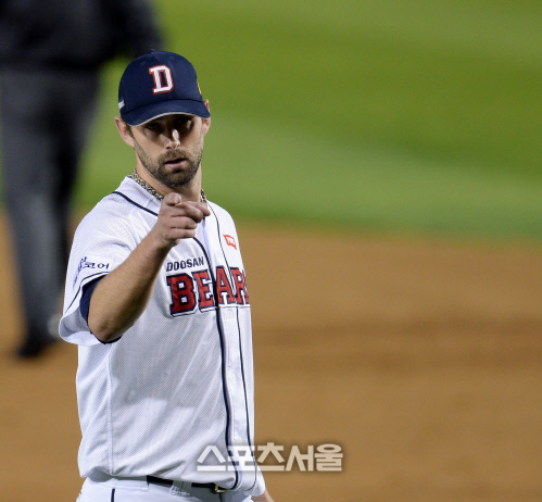 [SS포토] 니퍼트 \'양의지, 오늘 좋아\'