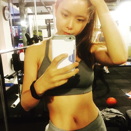 조현영, 베이글녀의 볼륨감+허리라인 대방출 '역대급 S라인'