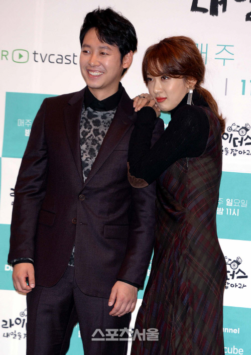 [SS포토]커플임을 자랑하는 \'라이더스\'의 김동욱과 이청아