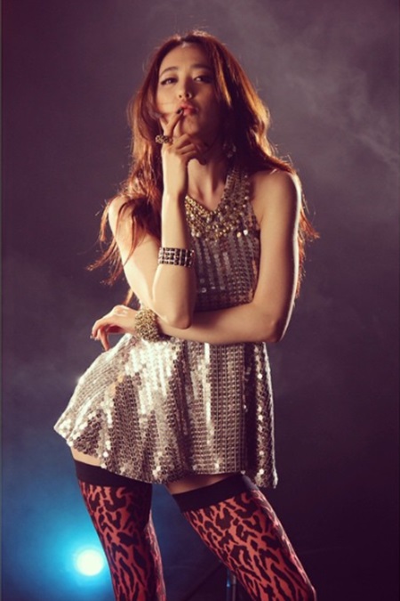 김민정, 호피무늬 스타킹 신고 역대급 노출 작렬 "내가 아닌듯"