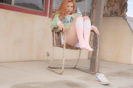 조이, 육성재 반할 아찔한 핫팬츠 패션 재조명 '속옷 보일랑 말랑'