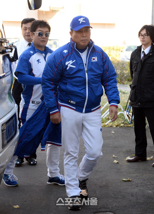 [SS포토]프리미어12 대표팀 김인식 감독, \'하루 남았다!\'