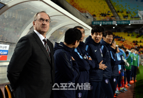 [SS포토]미얀마 꺾고 순항하는 슈틸리케 호