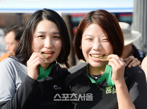 [SS포토]스포츠서울마라톤대회에서 완주하고 우정도 돈독히