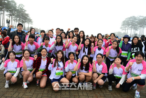 [SS포토] \'추억을 마라톤으로\' 청학고 1학년1반, 함께 뛰어요