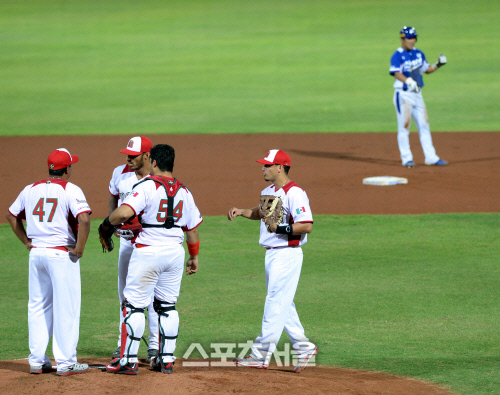 [SS포토] \'프리미어 12\' 시작부터 멕시코 비상소집 시키는 한국 타선!