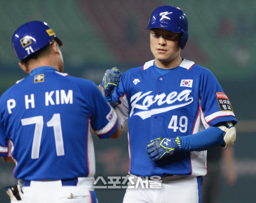 [SS포토] \'프리미어 12\' 민병헌, 쿠바전 선취점 내는 적시타!