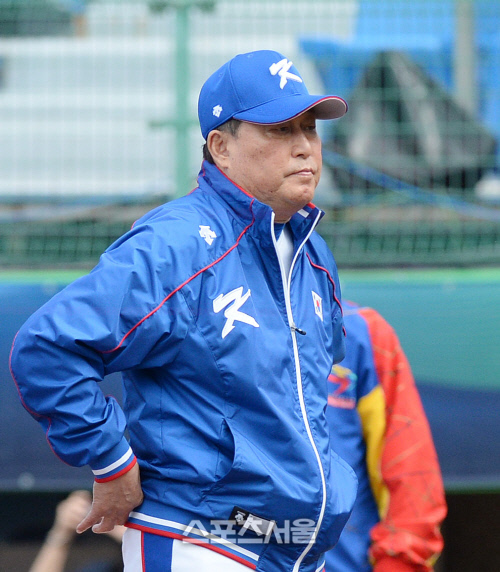 [SS포토] \'프리미어 12\' 김인식 감독, 방심 없는 단호한 포즈!