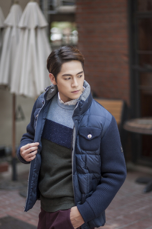 와이드앵글 \'니트소매 다운점퍼\'