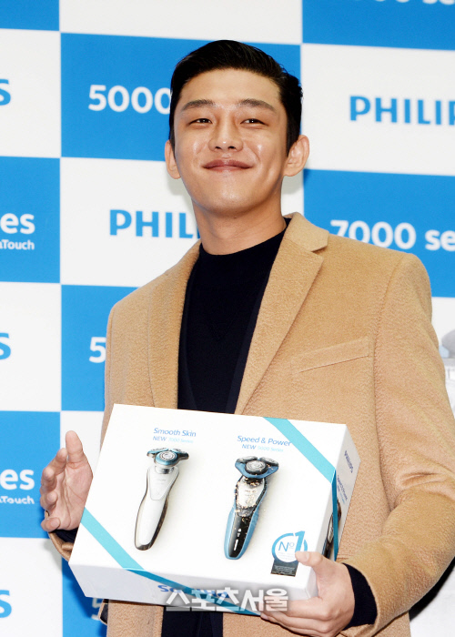 [SS포토]유아인, 이 면도기라면 걱정이 없어요