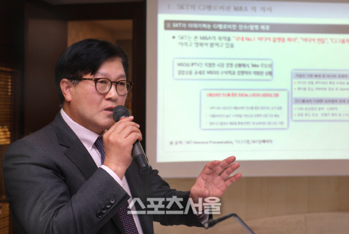 1201_시장독점_위한_SK텔레콤_‘반反경쟁적_M&A\'_불허해야(1)