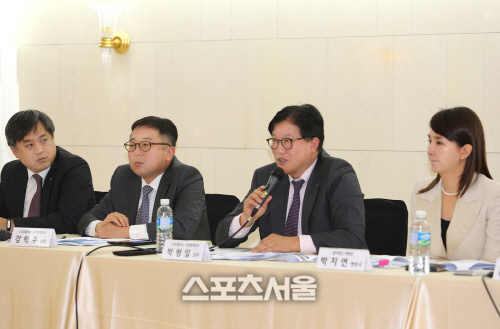 1201_시장독점_위한_SK텔레콤_‘반反경쟁적_M&A\'_불허해야(2)