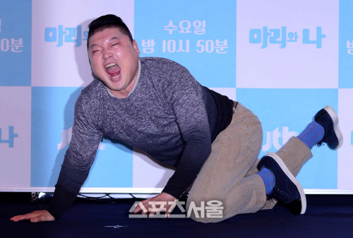 [SS포토]어흥~ 하며 무대에 오르는 강호동, \'호랑이 같나요\'