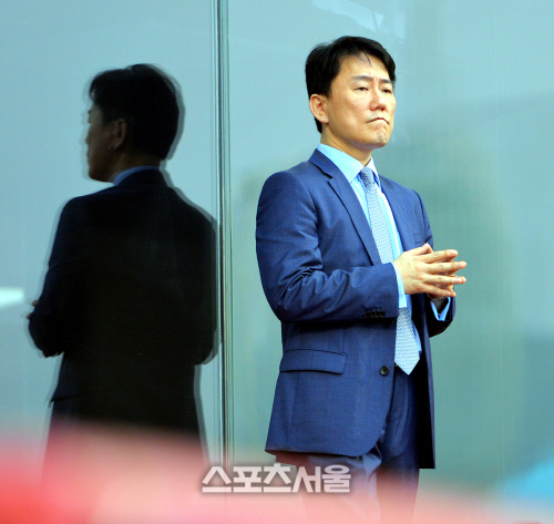 [SS포토]\'빌리장석\' 이장석 넥센 사장 \'출발은 리드당했지만\'