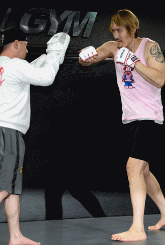 [SS움짤] '로드FC' 최홍만의 강력한 니킥 한 방 "얍!"