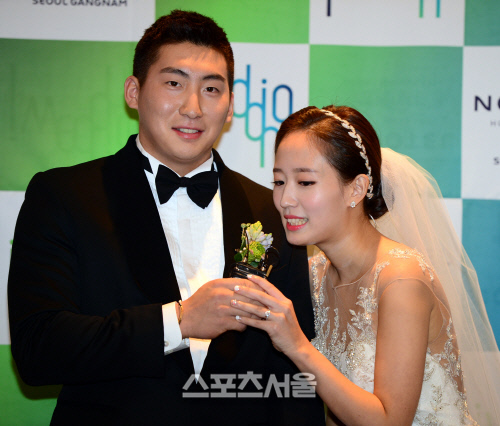 [SS포토] 나성범 신부 박은비 \'프로포즈 못 받았어요\'
