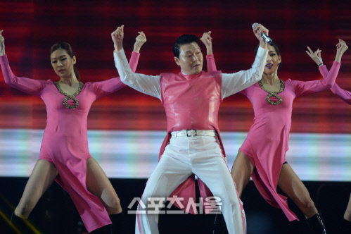 [SS포토] 싸이 콘서트, 미모의 백댄서들과 함께!