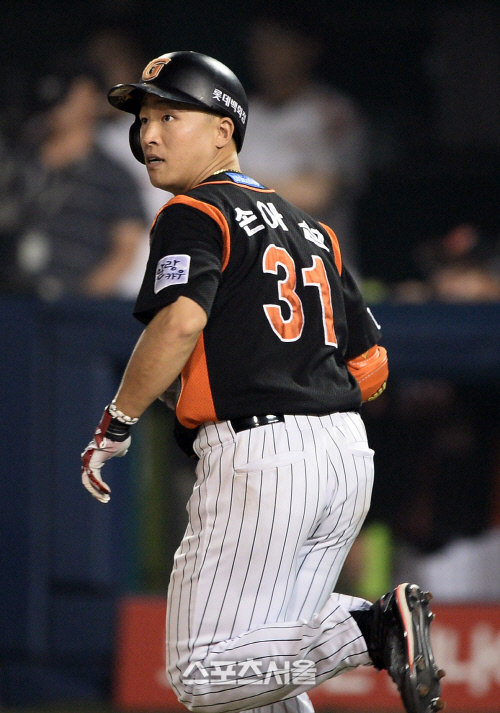 [SS포토]롯데 손아섭, \'1점차 추격이다!\'