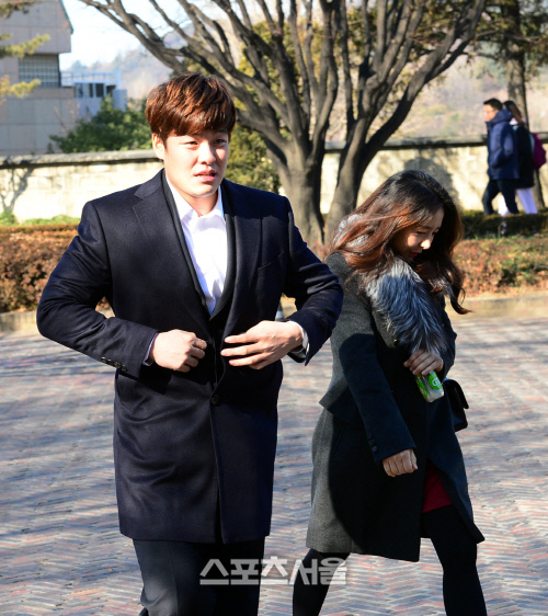 [SS포토] 민병헌, 부인과 함께 김현수 결혼식 참석