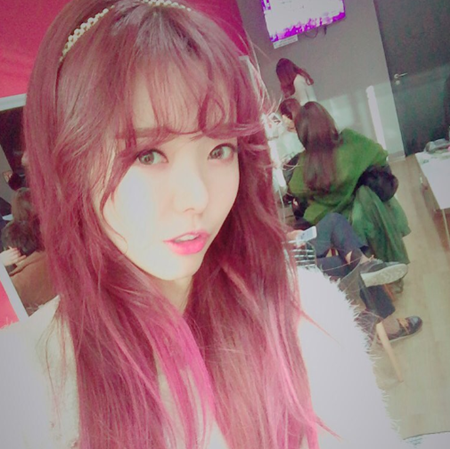 '음악중심' 달샤벳 세리, 핑크빛 파격 헤어스타일 '청순미 UP'