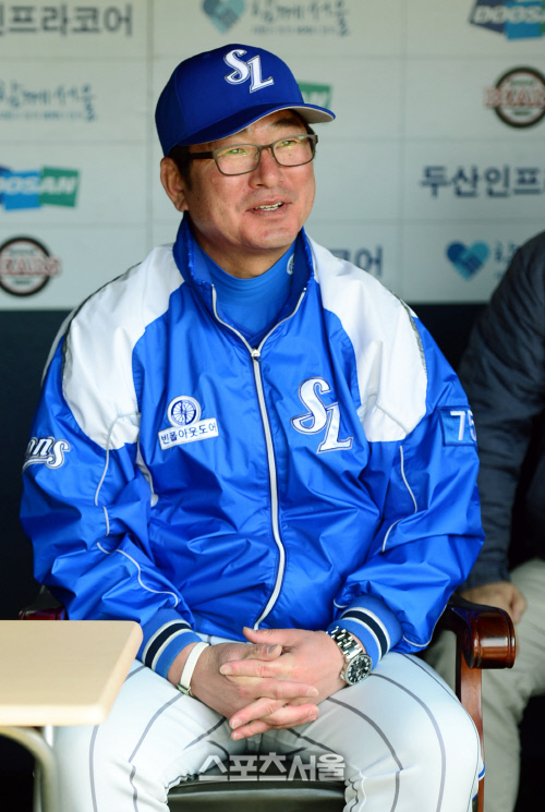 [SS포토] 류중일 감독, 여유있는 대화