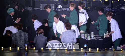 [SS포토]서가대 대상 엑소, \'기뻐요\'