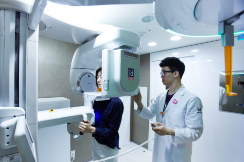 성형외과에 내과 전문의가. '검사' 대신 '검진' 시대