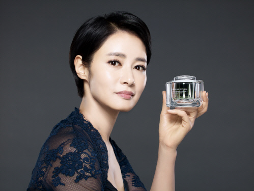 '뷰티모델 변신' 김주하 앵커 "좋은 기회 와서 선택했다"