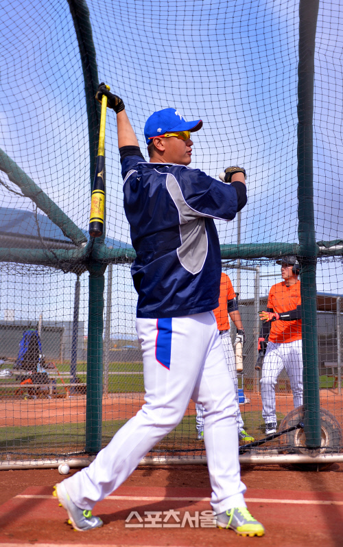 타격감 뽐내는 이대호[SS포토]