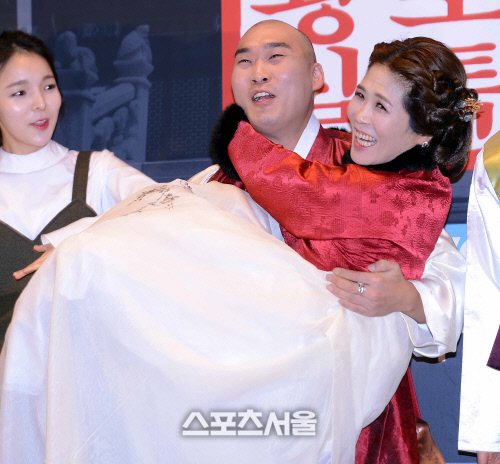 [SS포토]툰드라쇼2 황석정, "기분이 좋아 죽겄어유~"