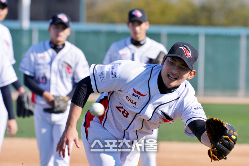 펑고 받는 최대성 \'이건 나쁜 펑고의 예!\'[SS포토]